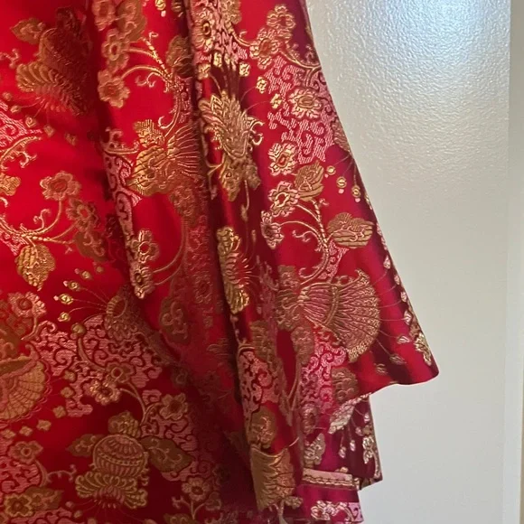 Luxurious Red  and gold Floral Haori Women's Kimono - Picture 6 of 7